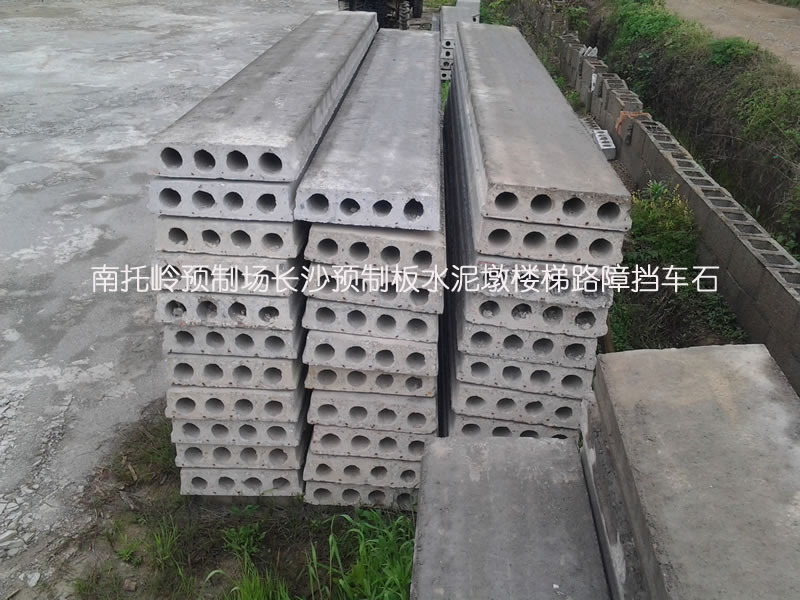 水泥隔離墩，高速路水泥墩，交通水泥墩，交通路障，擋車球，反光水泥墩，南托嶺預制場，高速路，擋車石，