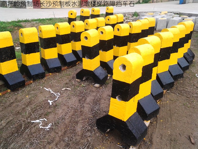 江西萍乡，水泥防撞墩，水泥护栏墩，水泥水马，公路墩，石墩