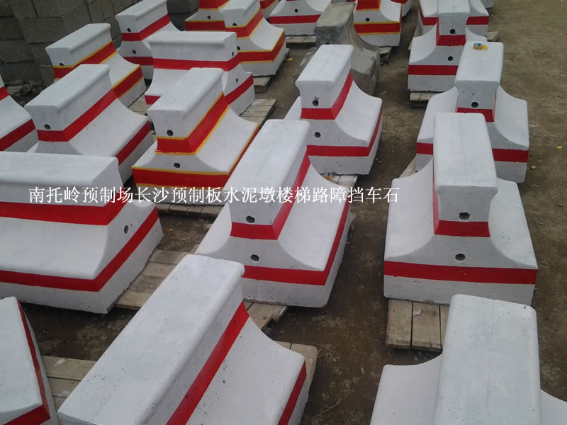江西萍乡，水泥防撞墩，水泥护栏墩，水泥水马，公路墩，石墩